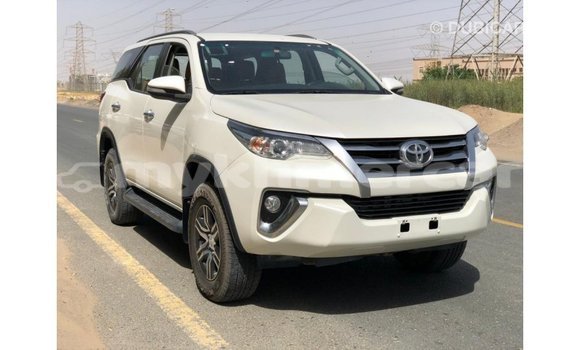 Acheter Import Voiture Toyota Fortuner Blanc à Import - Dubai, Kampot Province Acheter Import Voiture Toyota Fortuner Blanc à Import - Dubai, Kampot Province