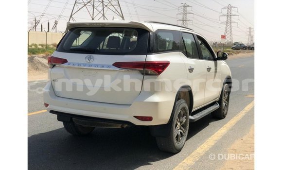 Acheter Import Voiture Toyota Fortuner Blanc à Import - Dubai, Kampot Province Acheter Import Voiture Toyota Fortuner Blanc à Import - Dubai, Kampot Province