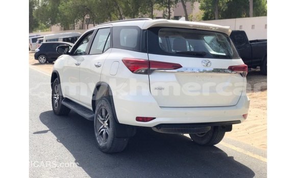 Acheter Import Voiture Toyota Fortuner Blanc à Import - Dubai, Kampot Province Acheter Import Voiture Toyota Fortuner Blanc à Import - Dubai, Kampot Province
