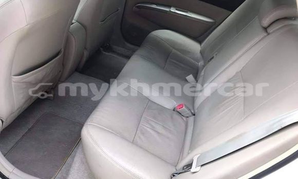 Buy Used Toyota Prius White Car in Phnom Penh in Phnom Penh Buy Used Toyota Prius White Car in Phnom Penh in Phnom Penh