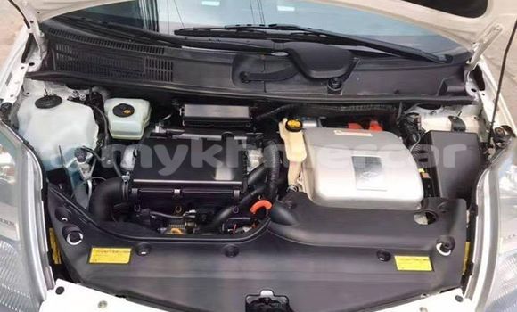 Buy Used Toyota Prius White Car in Phnom Penh in Phnom Penh Buy Used Toyota Prius White Car in Phnom Penh in Phnom Penh