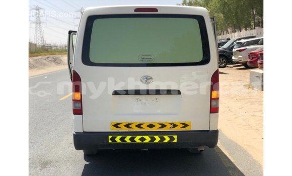 Acheter Import Voiture Toyota Hiace Blanc à Import - Dubai, Kampot Province Acheter Import Voiture Toyota Hiace Blanc à Import - Dubai, Kampot Province