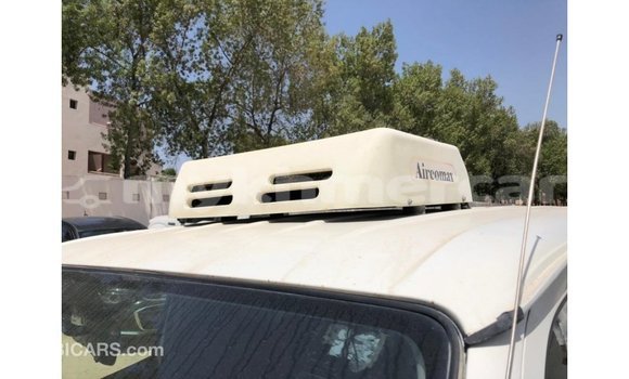 Acheter Import Voiture Toyota Hiace Blanc à Import - Dubai, Kampot Province Acheter Import Voiture Toyota Hiace Blanc à Import - Dubai, Kampot Province