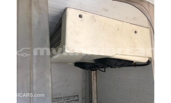 Acheter Import Voiture Toyota Hiace Blanc à Import - Dubai, Kampot Province Acheter Import Voiture Toyota Hiace Blanc à Import - Dubai, Kampot Province