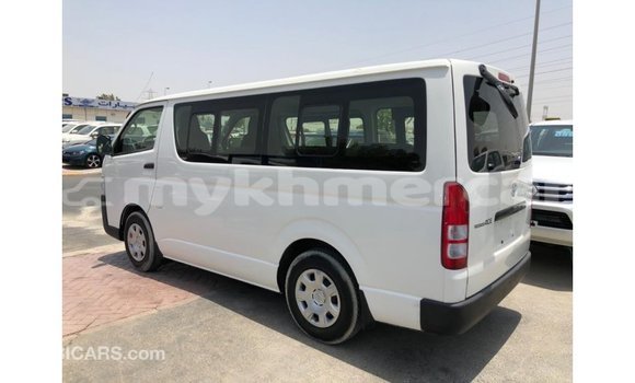 Buy Import Toyota DA White Truck in Import - Dubai in Kampot Province Buy Import Toyota DA White Truck in Import - Dubai in Kampot Province