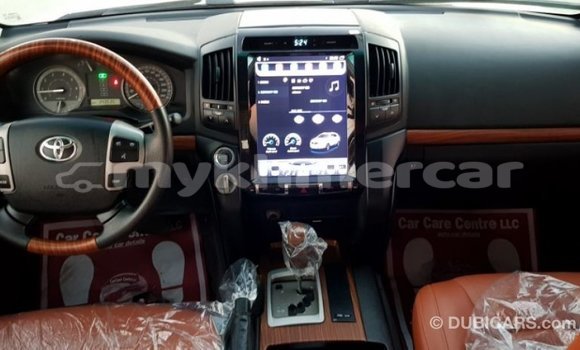 Acheter Import Voiture Toyota Land Cruiser Blanc à Import - Dubai, Kampot Province Acheter Import Voiture Toyota Land Cruiser Blanc à Import - Dubai, Kampot Province