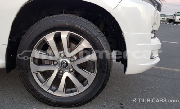 Acheter Import Voiture Toyota Land Cruiser Blanc à Import - Dubai, Kampot Province Acheter Import Voiture Toyota Land Cruiser Blanc à Import - Dubai, Kampot Province