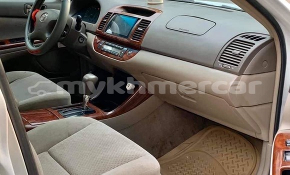 Acheter Occasion Voiture Toyota Camry Blanc à Amleang, Kampong Speu Province Acheter Occasion Voiture Toyota Camry Blanc à Amleang, Kampong Speu Province
