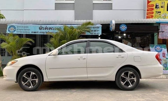 Acheter Occasion Voiture Toyota Camry Blanc à Amleang, Kampong Speu Province Acheter Occasion Voiture Toyota Camry Blanc à Amleang, Kampong Speu Province