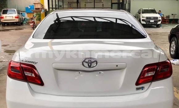 Acheter Occasion Voiture Toyota Camry Blanc à Amleang, Kampong Speu Province Acheter Occasion Voiture Toyota Camry Blanc à Amleang, Kampong Speu Province