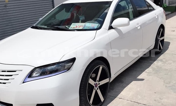 Acheter Occasion Voiture Toyota Camry Blanc à Amleang, Kampong Speu Province Acheter Occasion Voiture Toyota Camry Blanc à Amleang, Kampong Speu Province