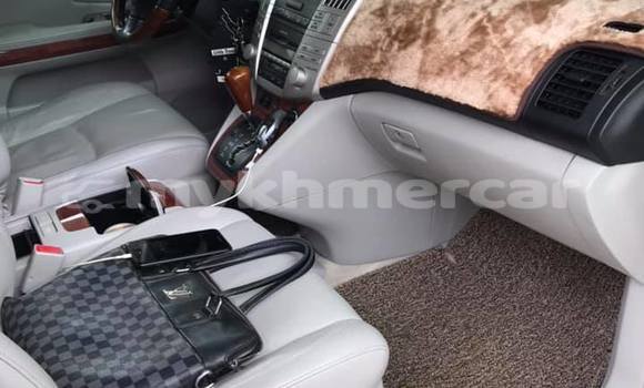 Acheter Occasion Voiture Lexus RX 330 Blanc à Amleang, Kampong Speu Province Acheter Occasion Voiture Lexus RX 330 Blanc à Amleang, Kampong Speu Province