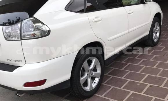 Acheter Occasion Voiture Lexus RX 330 Blanc à Amleang, Kampong Speu Province Acheter Occasion Voiture Lexus RX 330 Blanc à Amleang, Kampong Speu Province