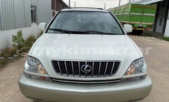 Acheter Occasion Voiture Lexus RX 300 Blanc à Amleang, Kampong Speu Province Acheter Occasion Voiture Lexus RX 300 Blanc à Amleang, Kampong Speu Province