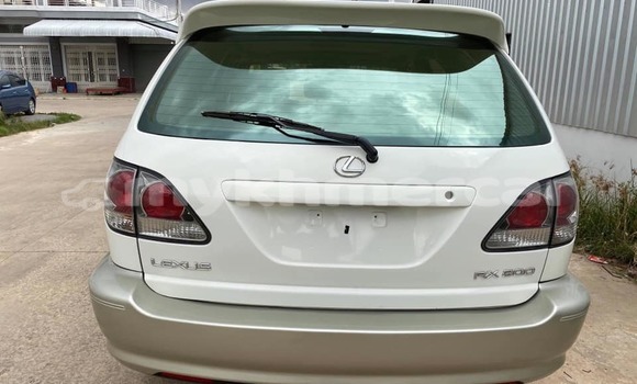 Acheter Occasion Voiture Lexus RX 300 Blanc à Amleang, Kampong Speu Province Acheter Occasion Voiture Lexus RX 300 Blanc à Amleang, Kampong Speu Province