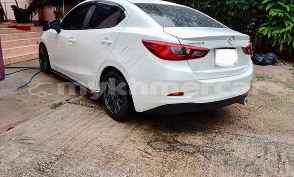 Buy Used Mazda Mazda 2 White Car in Amleang in Kampong Speu Province