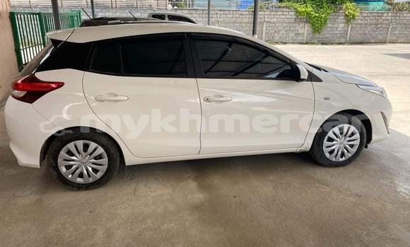 ទិញ បានប្រើ Toyota Yaris White ឡាន} ក្នុង Amleang ក្នុង Kampong Speu Province ទិញ បានប្រើ Toyota Yaris White ឡាន} ក្នុង Amleang ក្នុង Kampong Speu Province