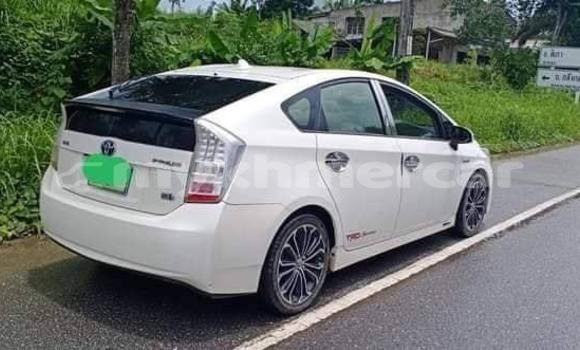 ទិញ បានប្រើ Toyota Prius White ឡាន} ក្នុង Amleang ក្នុង Kampong Speu Province ទិញ បានប្រើ Toyota Prius White ឡាន} ក្នុង Amleang ក្នុង Kampong Speu Province