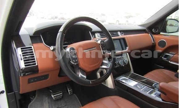 Acheter Occasion Voiture Land Rover Range Rover Blanc à Banlung, Ratanakiri Province Acheter Occasion Voiture Land Rover Range Rover Blanc à Banlung, Ratanakiri Province