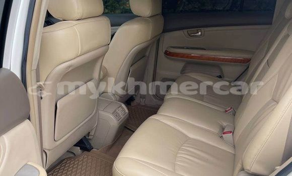 Buy Used Lexus RX 330 White Car in Amleang in Kampong Speu Province Buy Used Lexus RX 330 White Car in Amleang in Kampong Speu Province
