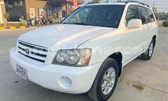 Buy Used Toyota Highlander White Car in Amleang in Kampong Speu Province Buy Used Toyota Highlander White Car in Amleang in Kampong Speu Province