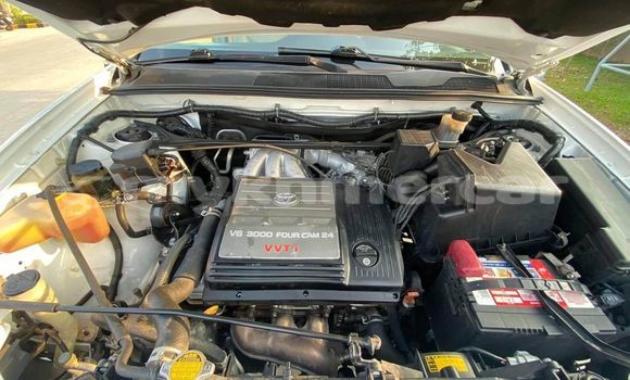 Buy Used Toyota Highlander White Car in Amleang in Kampong Speu Province Buy Used Toyota Highlander White Car in Amleang in Kampong Speu Province