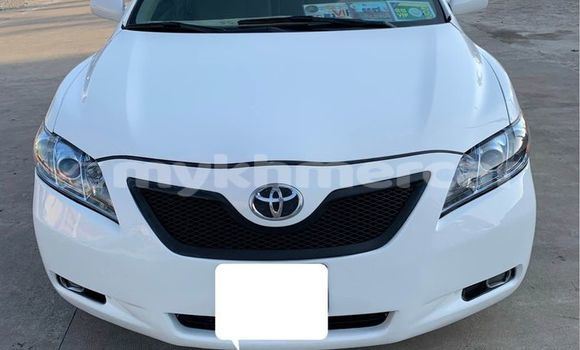 Buy Used Toyota Camry White Car in Amleang in Kampong Speu Province