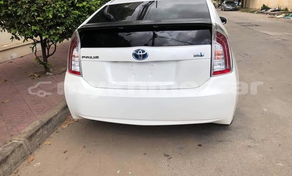 Buy Used Toyota Prius White Car in Amleang in Kampong Speu Province Buy Used Toyota Prius White Car in Amleang in Kampong Speu Province