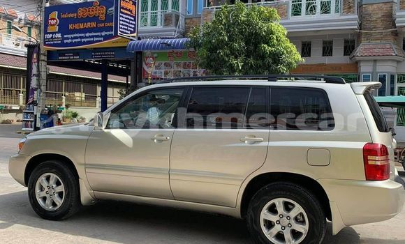 Buy Used Toyota Highlander Beige Car in Amleang in Kampong Speu Province Buy Used Toyota Highlander Beige Car in Amleang in Kampong Speu Province