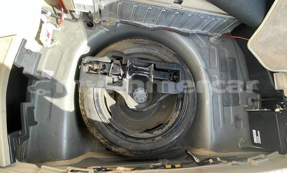 ទិញ បានប្រើ Toyota Prius Beige ឡាន} ក្នុង Phnom Penh ក្នុង Phnom Penh