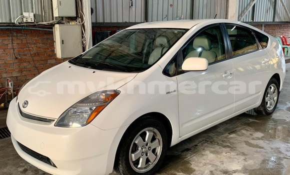 Buy Used Toyota Prius White Car in Phnom Penh in Phnom Penh Buy Used Toyota Prius White Car in Phnom Penh in Phnom Penh