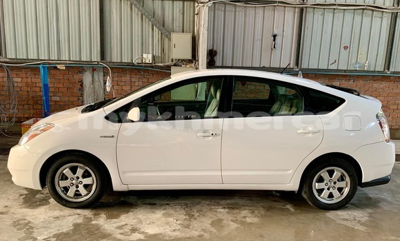 Buy Used Toyota Prius White Car in Phnom Penh in Phnom Penh Buy Used Toyota Prius White Car in Phnom Penh in Phnom Penh