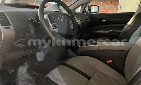 Buy Used Toyota Prius White Car in Phnom Penh in Phnom Penh Buy Used Toyota Prius White Car in Phnom Penh in Phnom Penh