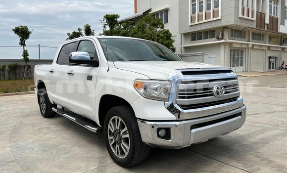 Buy Used Toyota Tundra White Car in Phnom Penh in Phnom Penh Buy Used Toyota Tundra White Car in Phnom Penh in Phnom Penh