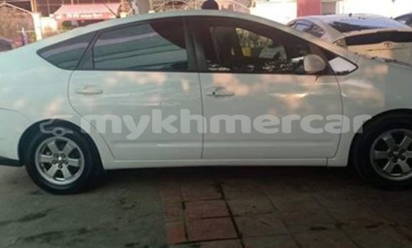 Buy Used Toyota Prius White Car in Phnom Penh in Phnom Penh Buy Used Toyota Prius White Car in Phnom Penh in Phnom Penh