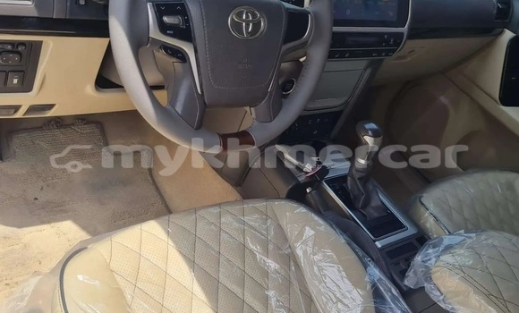 Buy Used Toyota Land Cruiser Prado White Car in Phnom Penh in Phnom Penh Buy Used Toyota Land Cruiser Prado White Car in Phnom Penh in Phnom Penh