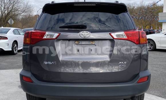 Buy Used Toyota RAV4 White Car in Ta Khmau in Kandal Province Buy Used Toyota RAV4 White Car in Ta Khmau in Kandal Province