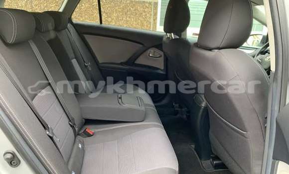 Buy Used Toyota Avensis Silver Car in Chbar Mon in Kampong Speu Province Buy Used Toyota Avensis Silver Car in Chbar Mon in Kampong Speu Province