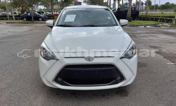 Buy Used Toyota Yaris White Car in Doun Kaev in Takeo Province Buy Used Toyota Yaris White Car in Doun Kaev in Takeo Province