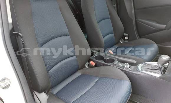 Buy Used Toyota Yaris White Car in Doun Kaev in Takeo Province Buy Used Toyota Yaris White Car in Doun Kaev in Takeo Province