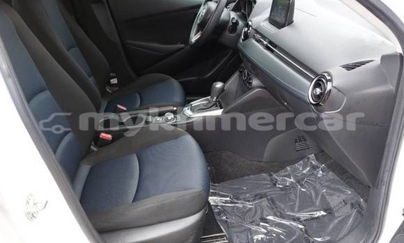 Buy Used Toyota Yaris White Car in Doun Kaev in Takeo Province Buy Used Toyota Yaris White Car in Doun Kaev in Takeo Province