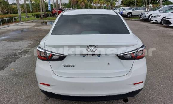 Buy Used Toyota Yaris White Car in Doun Kaev in Takeo Province Buy Used Toyota Yaris White Car in Doun Kaev in Takeo Province