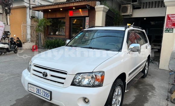 Buy Used Toyota Highlander White Car in Amleang in Kampong Speu Province Buy Used Toyota Highlander White Car in Amleang in Kampong Speu Province