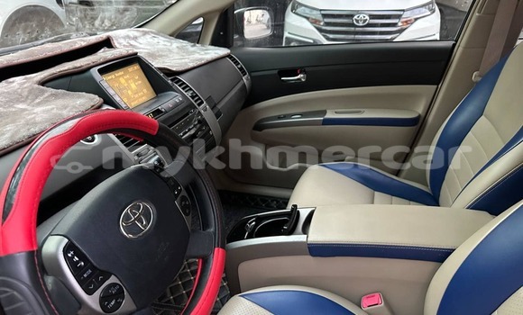 Buy Used Toyota Prius White Car in Amleang in Kampong Speu Province Buy Used Toyota Prius White Car in Amleang in Kampong Speu Province