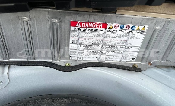 Buy Used Toyota Prius White Car in Amleang in Kampong Speu Province Buy Used Toyota Prius White Car in Amleang in Kampong Speu Province