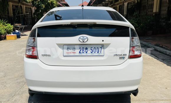 Buy Used Toyota Prius White Car in Amleang in Kampong Speu Province Buy Used Toyota Prius White Car in Amleang in Kampong Speu Province