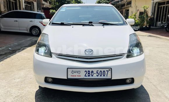 Buy Used Toyota Prius White Car in Amleang in Kampong Speu Province Buy Used Toyota Prius White Car in Amleang in Kampong Speu Province