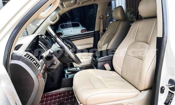 Acheter Occasion Voiture Toyota Land Cruiser Blanc à Phnom Penh, Phnom Penh Acheter Occasion Voiture Toyota Land Cruiser Blanc à Phnom Penh, Phnom Penh