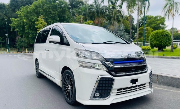 Buy Used Toyota Vellfire White Car in Phnom Penh in Phnom Penh Buy Used Toyota Vellfire White Car in Phnom Penh in Phnom Penh