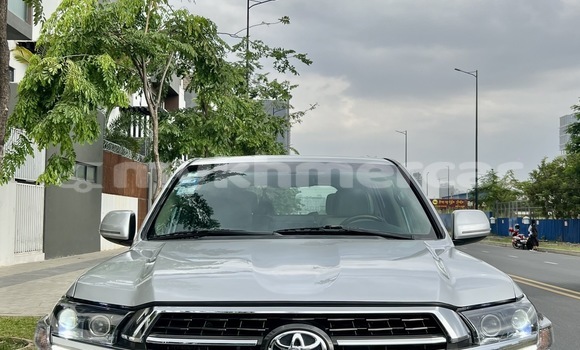 Buy Used Toyota Land Cruiser Silver Car in Phnom Penh in Phnom Penh Buy Used Toyota Land Cruiser Silver Car in Phnom Penh in Phnom Penh